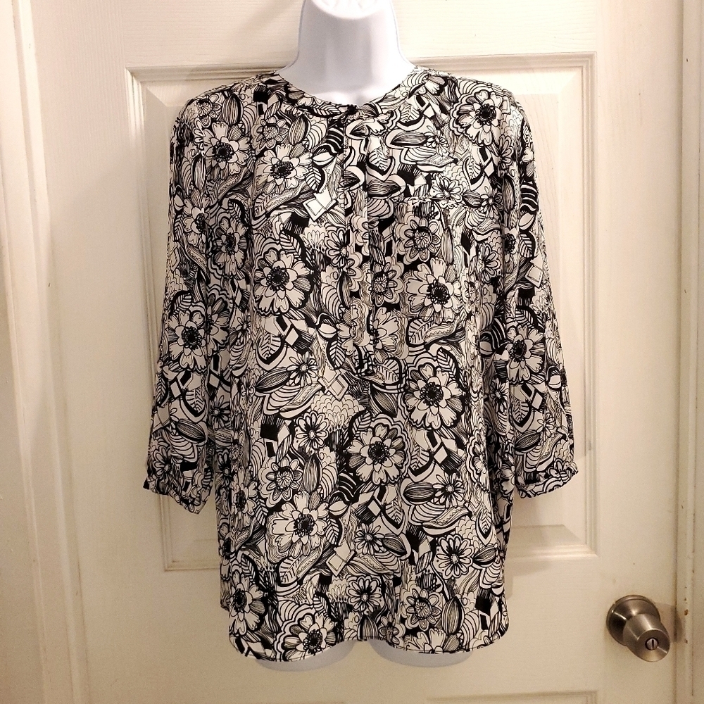 NYDJ blouse 3/4 sleeve henley chest pocket
